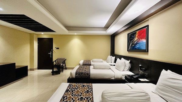 Executive Deluxe Triple | Egyptian cotton sheets, premium bedding, down comforters, pillowtop beds