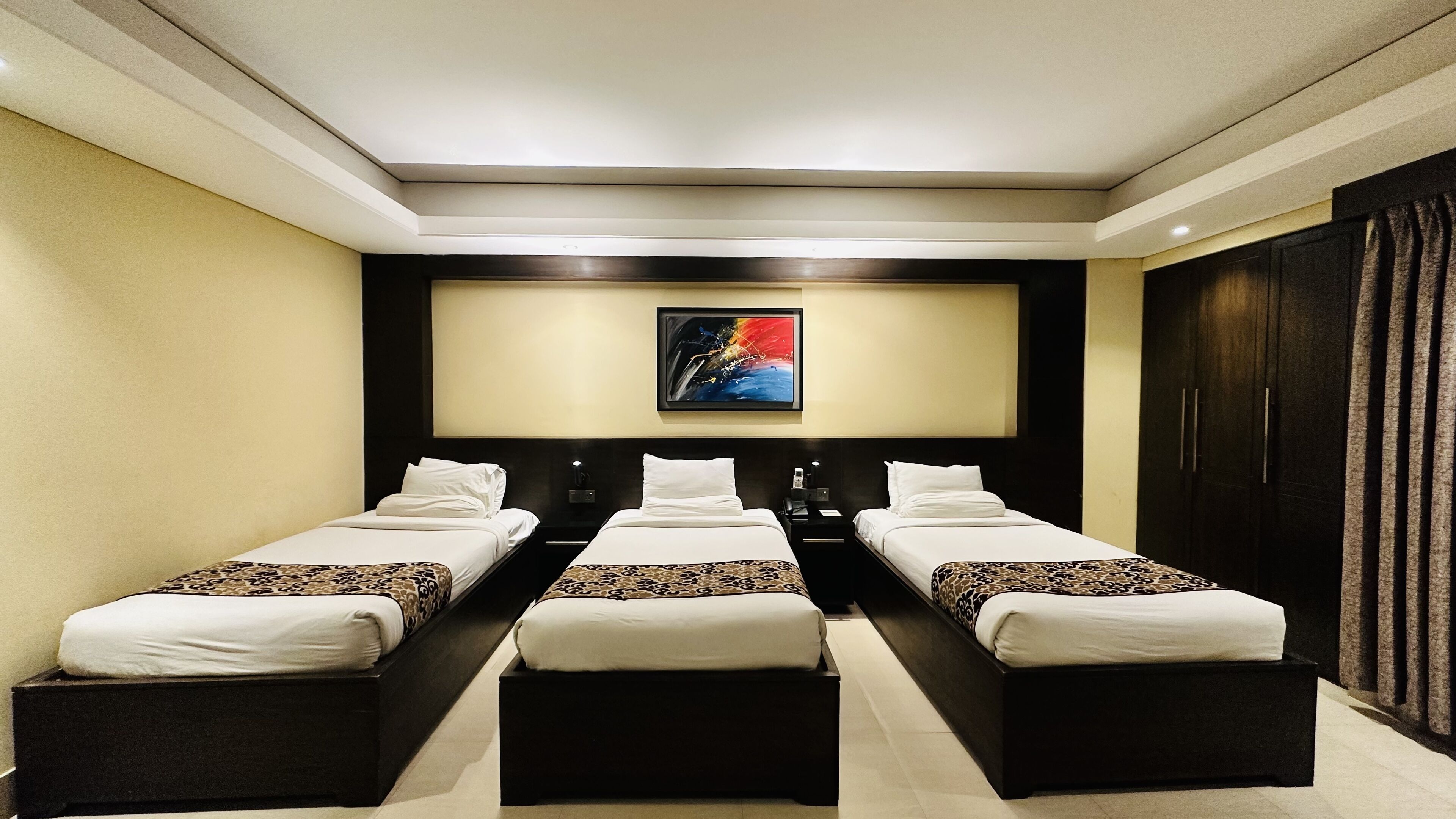 executive deluxe triple | egyptian cotton sheets, premium bedding, down duvets, pillow-top beds