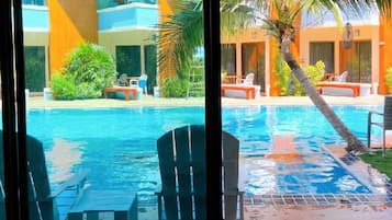 Grand Bunk Bed Pool Access | Terrace/patio