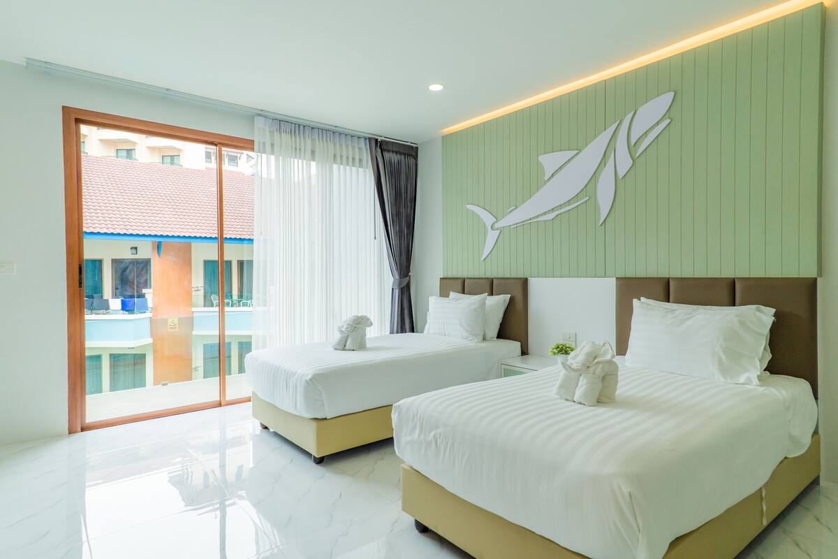 Grand Twin Room | Premium bedding, in-room safe, desk, laptop workspace