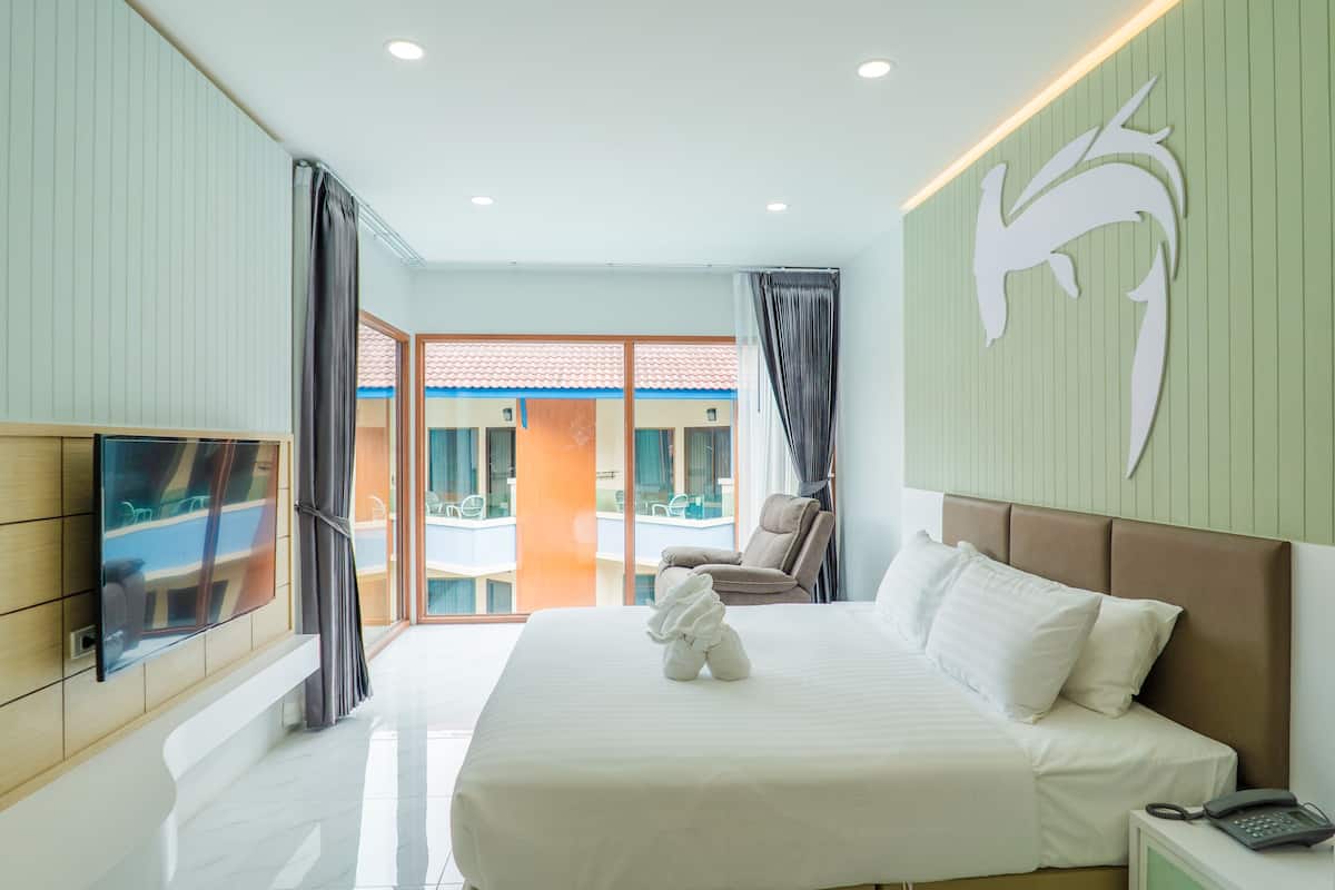 2Bed Room Family Suite | Premium bedding, in-room safe, desk, laptop workspace