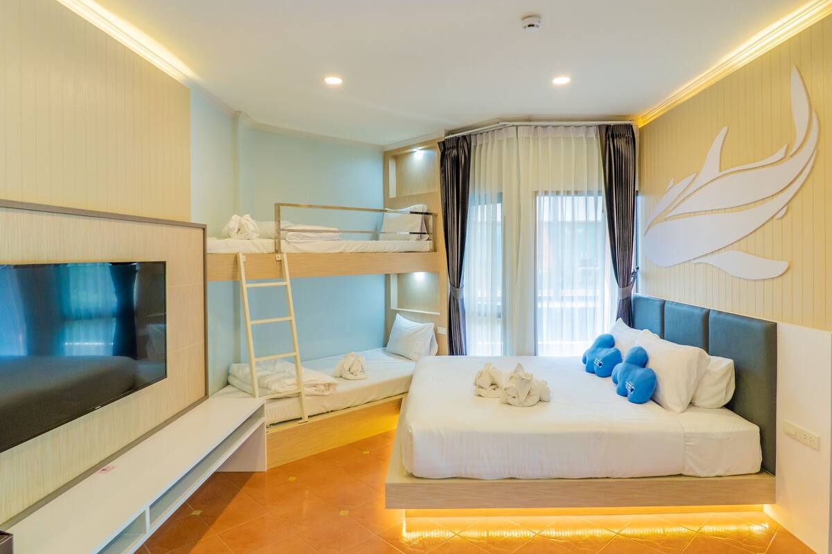 1Bed Room Family Suite | Premium bedding, in-room safe, desk, laptop workspace