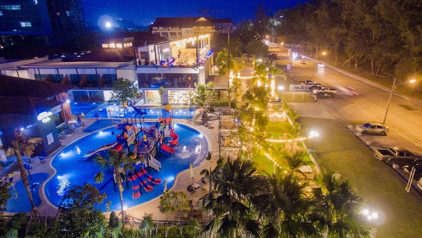 Outdoor pool - The Bed Vacation Rajamangala Hotel (Songkhla)