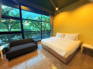 Minibar, desk, blackout curtains, soundproofing - Work Den Chiangrai (Chiang Rai)