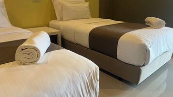 Minibar, escritorio, cortinas opacas y sistema de insonorización