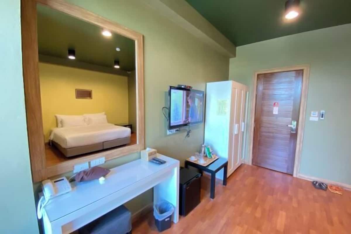Minibar, desk, blackout drapes, soundproofing