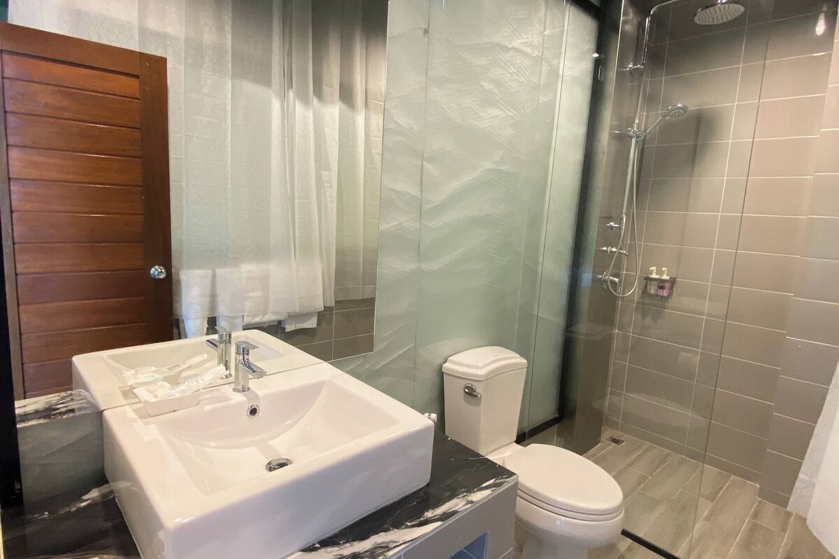 superior double room | bathroom | shower, rainfall showerhead, free toiletries, hair dryer