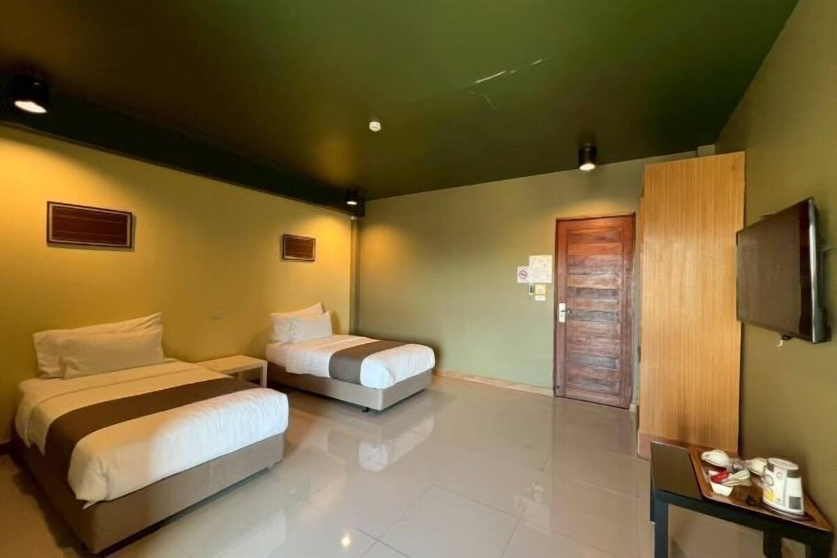 Minibar, desk, blackout drapes, soundproofing