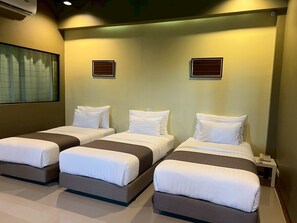 Superior háromágyas szoba | Minibár, íróasztal, sötétítőfüggöny és hangszigetelés