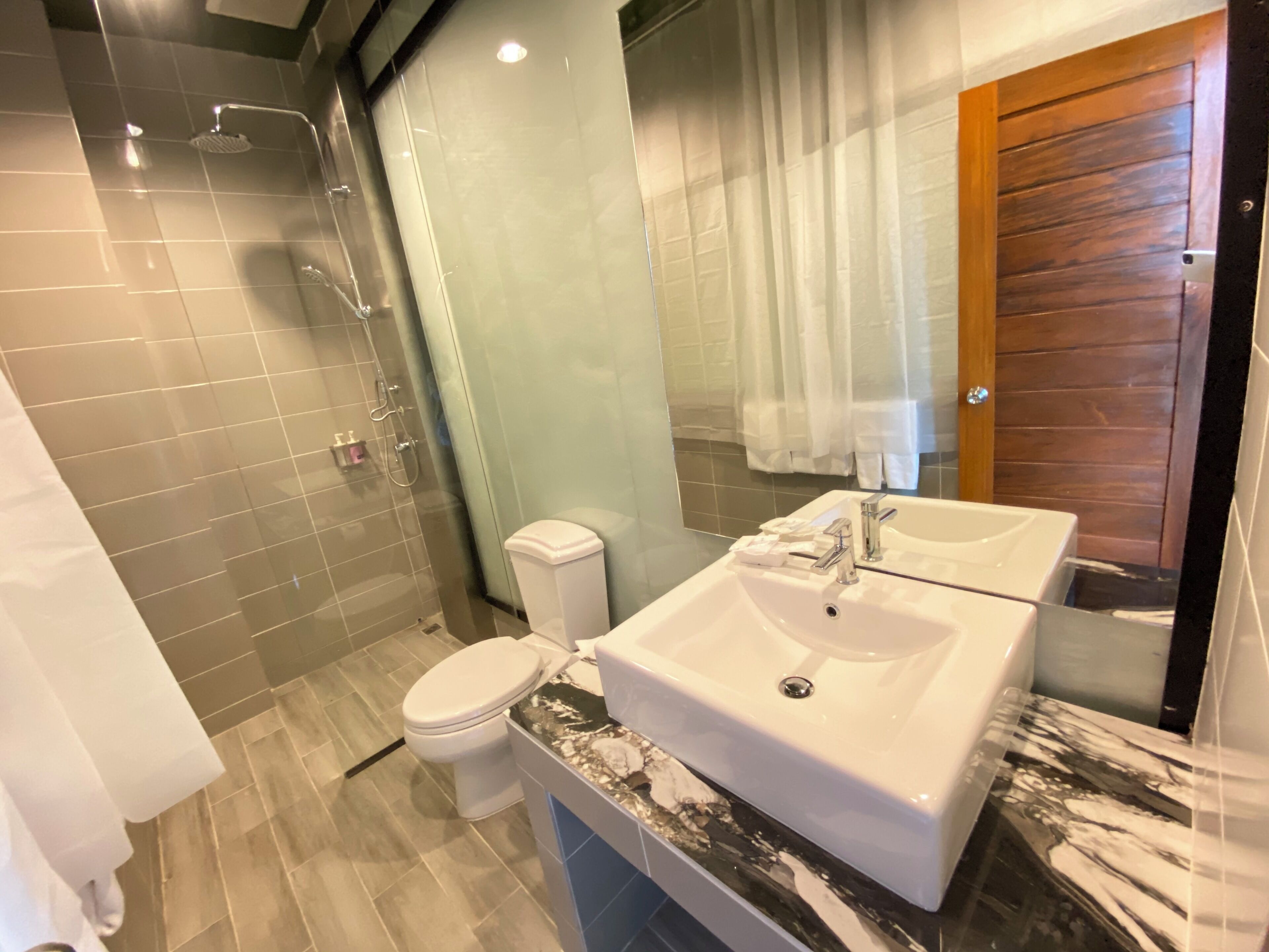 superior twin room, 2 single beds | bathroom | shower, rainfall showerhead, free toiletries, hair dryer