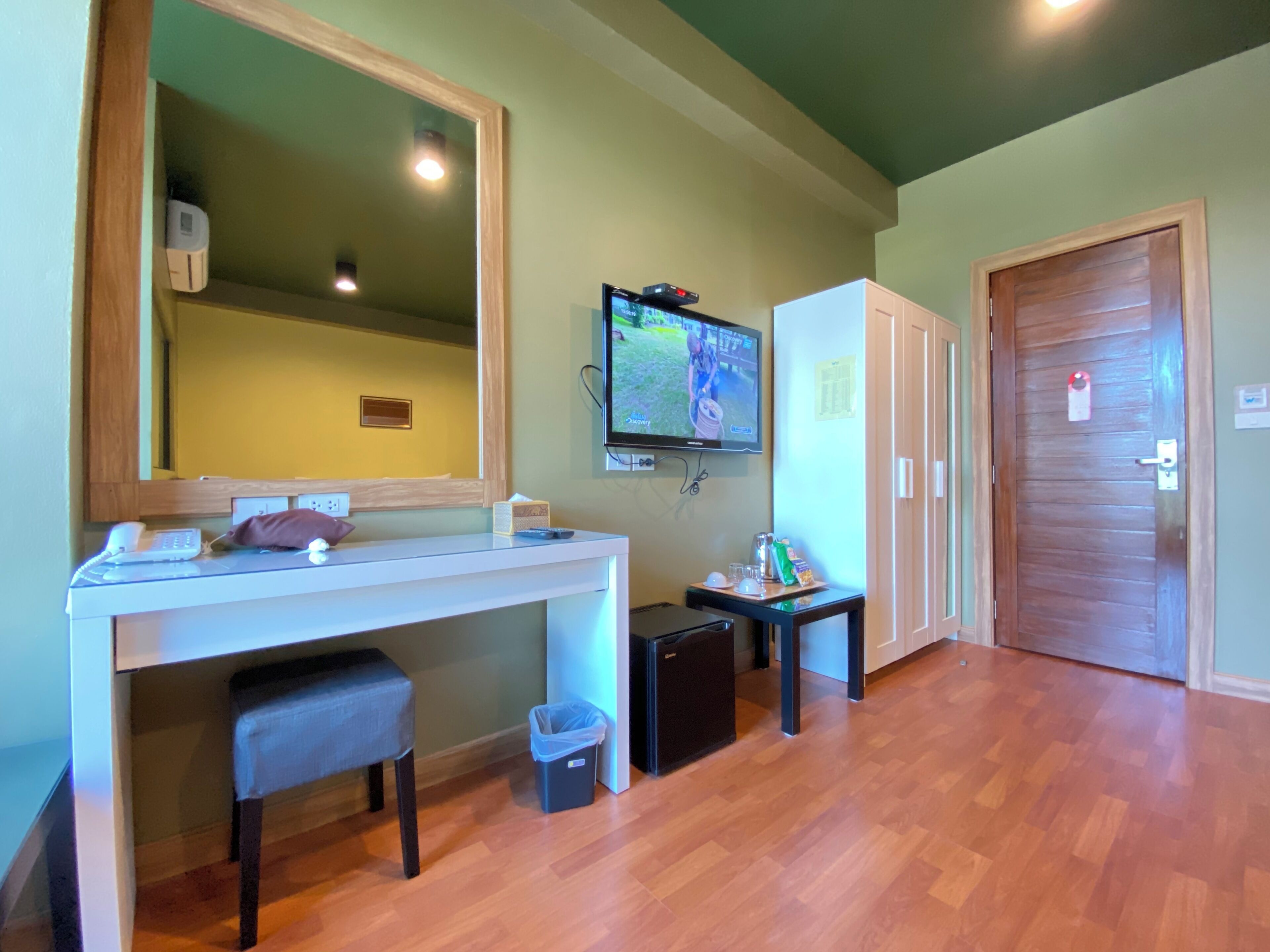 Superior Double Room | Minibar, desk, blackout drapes, soundproofing