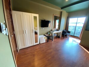Superior Twin Room, 2 Twin Beds | Minibar, desk, blackout drapes, soundproofing