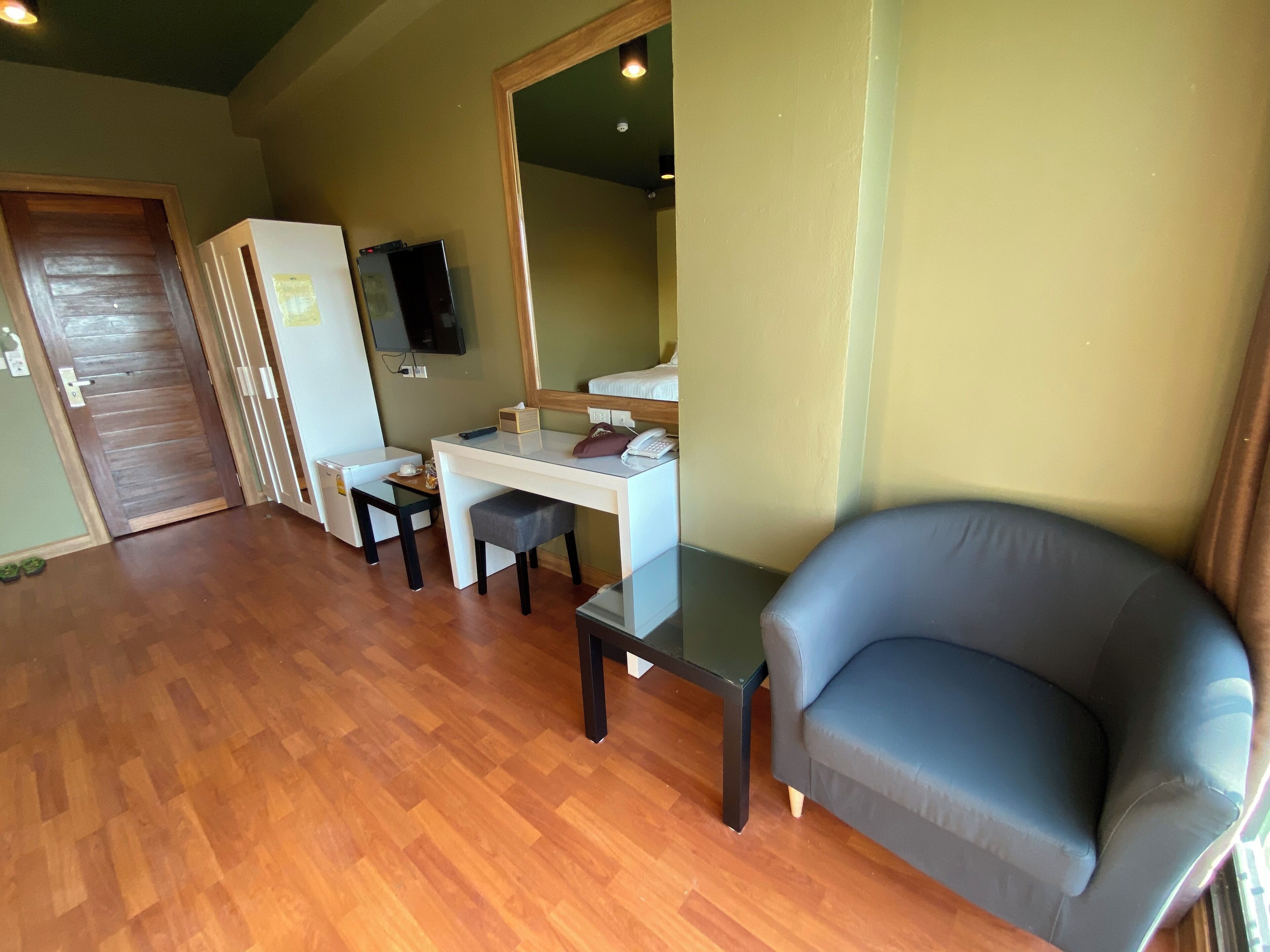 superior twin room, 2 single beds | 1 bedroom, minibar, desk, blackout curtains