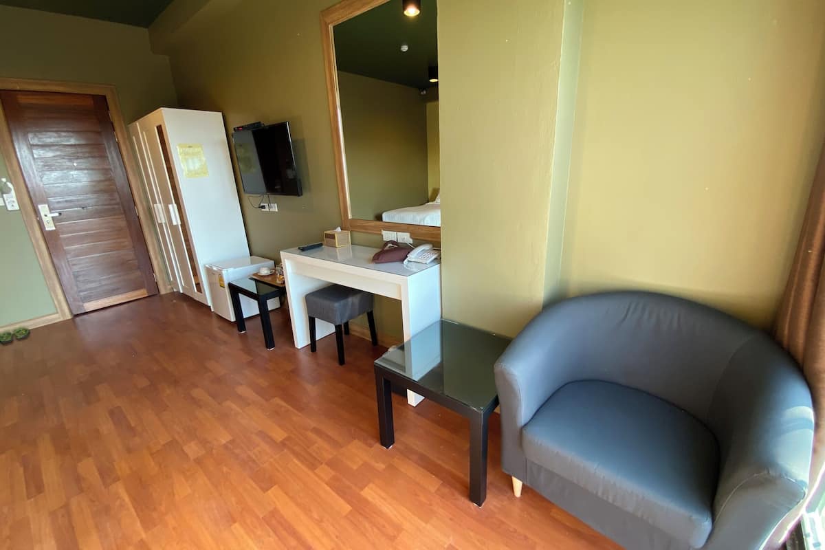 superior twin room, 2 single beds | 1 bedroom, minibar, desk, blackout curtains