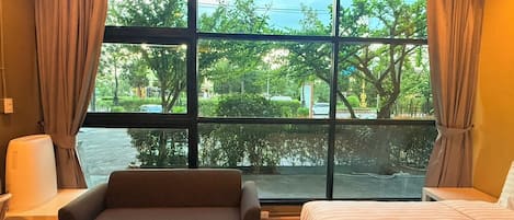 Habitación doble Deluxe | Minibar, escritorio, cortinas blackout y insonorización