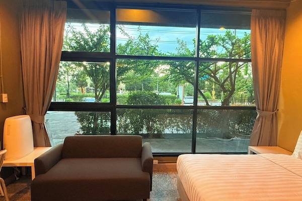 Deluxe Double Room | Minibar, desk, blackout drapes, soundproofing