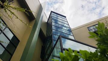 32-inch flat-screen TV with cable channels, TV