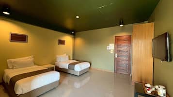 Superior Twin Room, 2 Twin Beds | Minibar, desk, blackout drapes, soundproofing