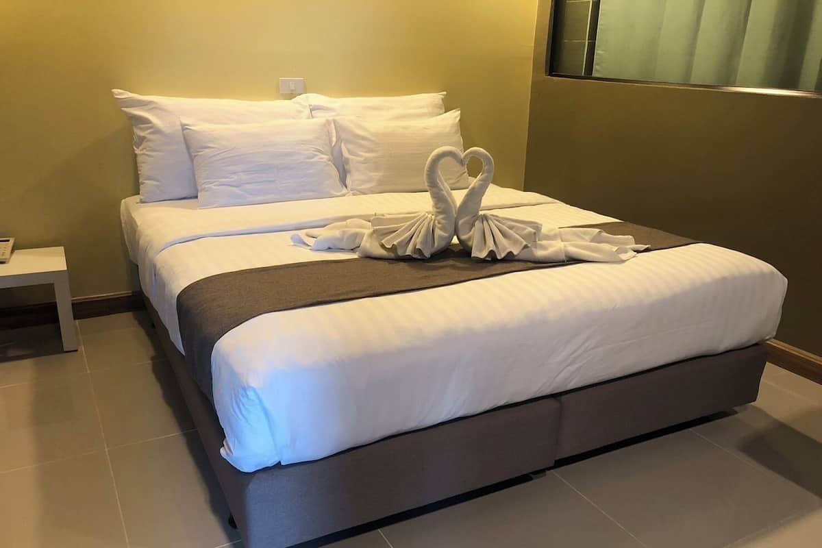 Superior Double Room | Minibar, desk, blackout drapes, soundproofing