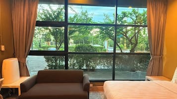 Deluxe Double Room | Minibar, desk, blackout drapes, soundproofing