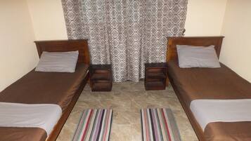 Basic-Zimmer | Bügeleisen/Bügelbrett, kostenloses WLAN, Bettwäsche