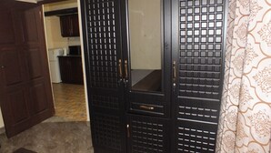 A closed black wardrobe with a mirrored door and a handle. - Hillsview Rest and Guest House (Matale)