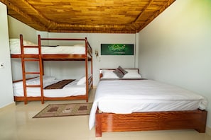Minibar, desk, soundproofing, free WiFi - Hung Phat Bungalow (Bo Trach)