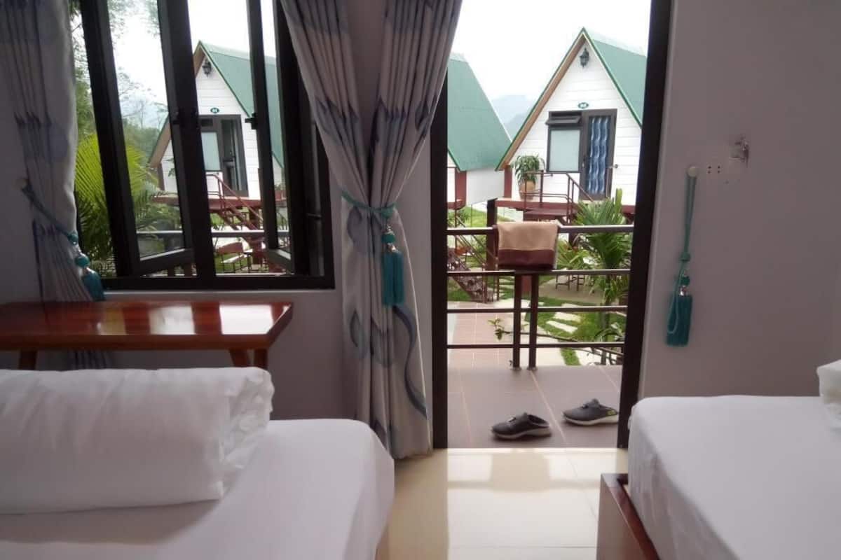 Familie bungalow | Een minibar, een bureau, geluiddichte muren, gratis wifi