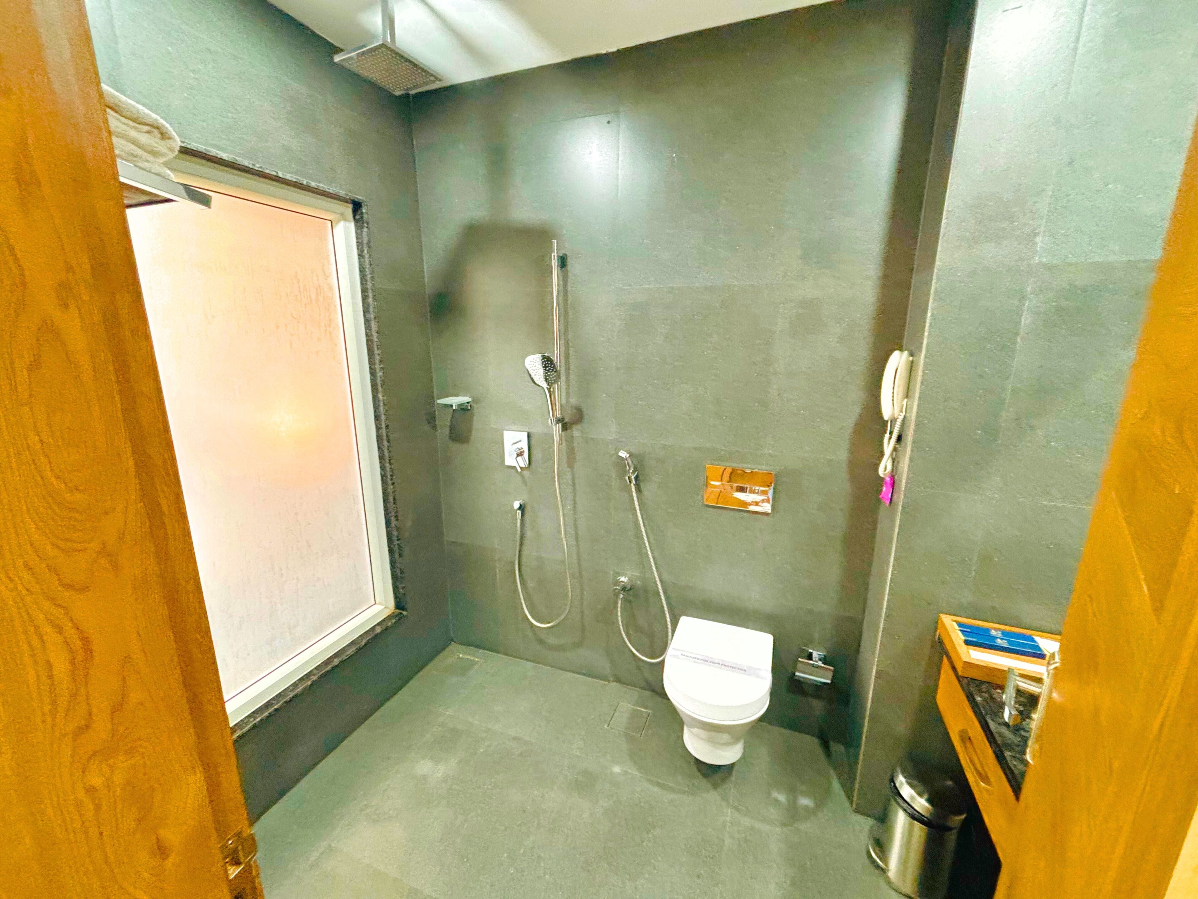 Superior-Zimmer | Badezimmer | Dusche, kostenlose Toilettenartikel, Handtücher