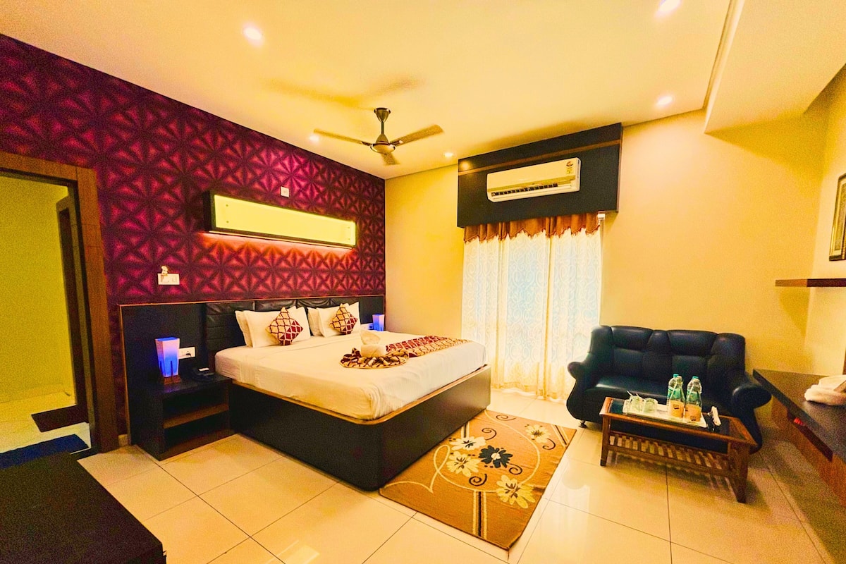 Executive Room, 1 King Bed | 1 bedroom, blackout drapes, iron/ironing board, free WiFi