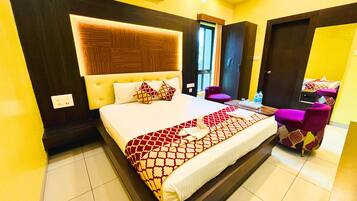 Habitación Deluxe | 1 dormitorio, cortinas opacas, tabla de planchar con plancha