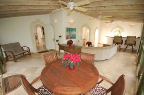 Lobby sitting area - Villa Horizon (Holetown)
