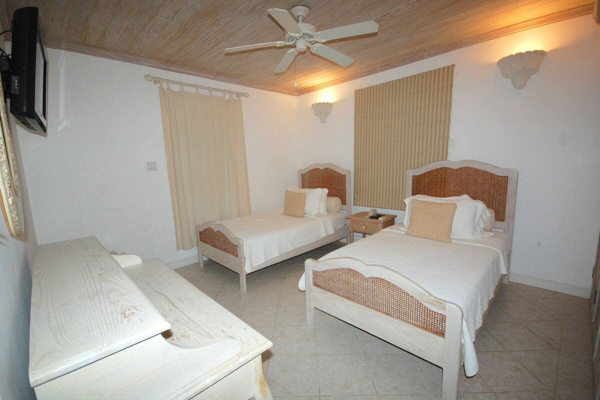 1 bedroom, Egyptian cotton sheets, premium bedding, minibar