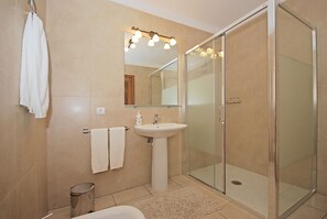 Bathtub, hair dryer, towels