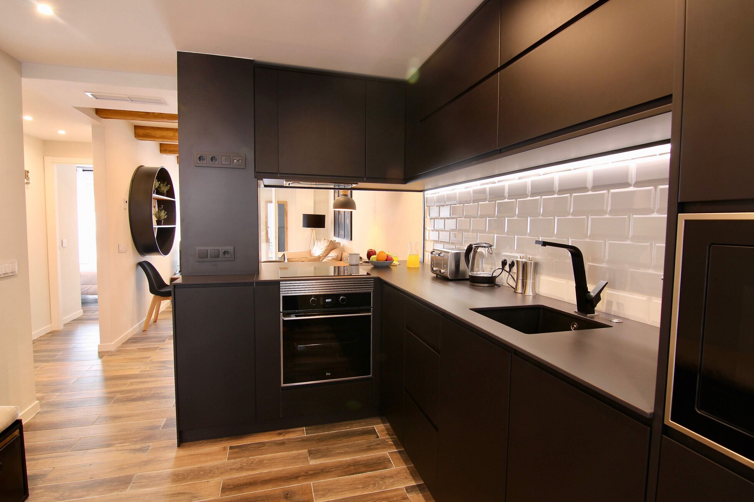 Réfrigérateur, micro-ondes, four, lave-vaisselle