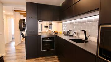 Réfrigérateur, micro-ondes, four, lave-vaisselle