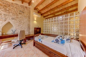 2 quartos, ferros/tábuas de passar roupa, Wi-Fi de cortesia