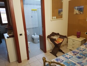 2 bedrooms, iron/ironing board, Internet, bed sheets - Portion of a villa near the sea (La Maddalena)