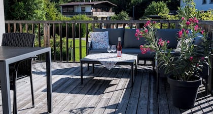 Acogedora casa de campo con un gran jardín, balcón, terraza