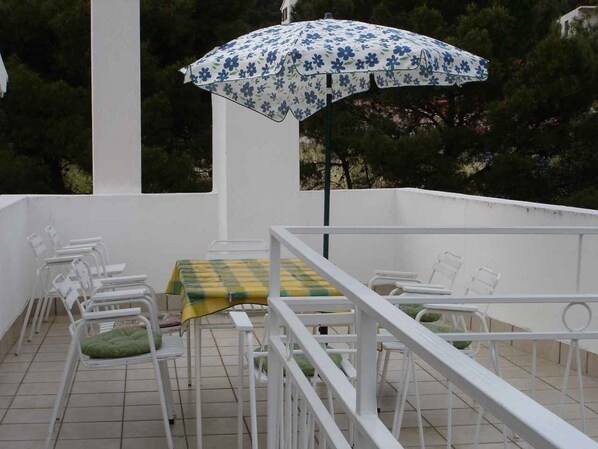 تناول الطعام بالخارج