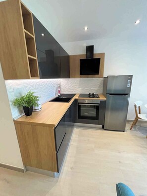 Kühlschrank, Ofen, Herdplatte, Geschirrspüler