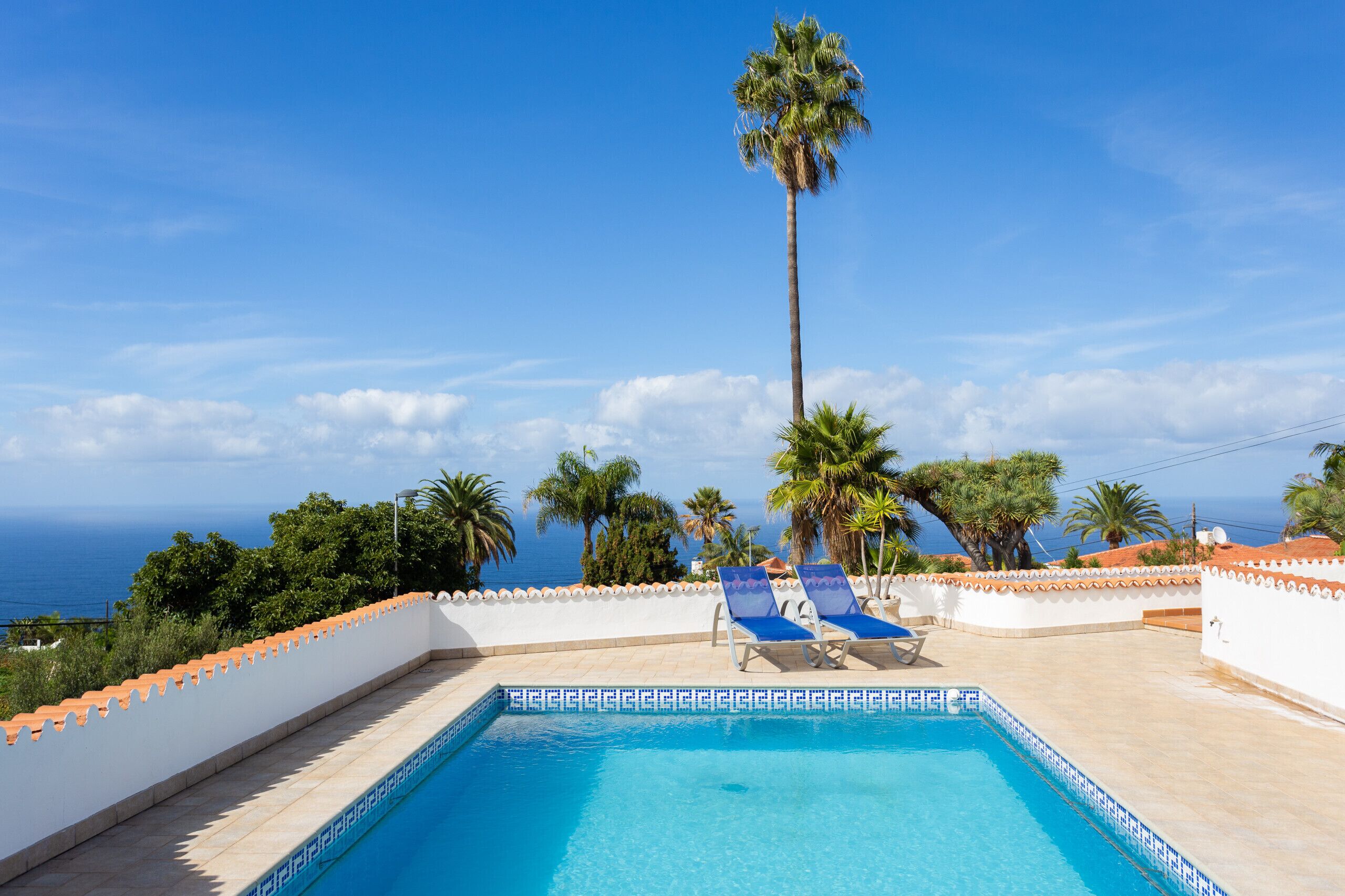 Een verwarmd zwembad