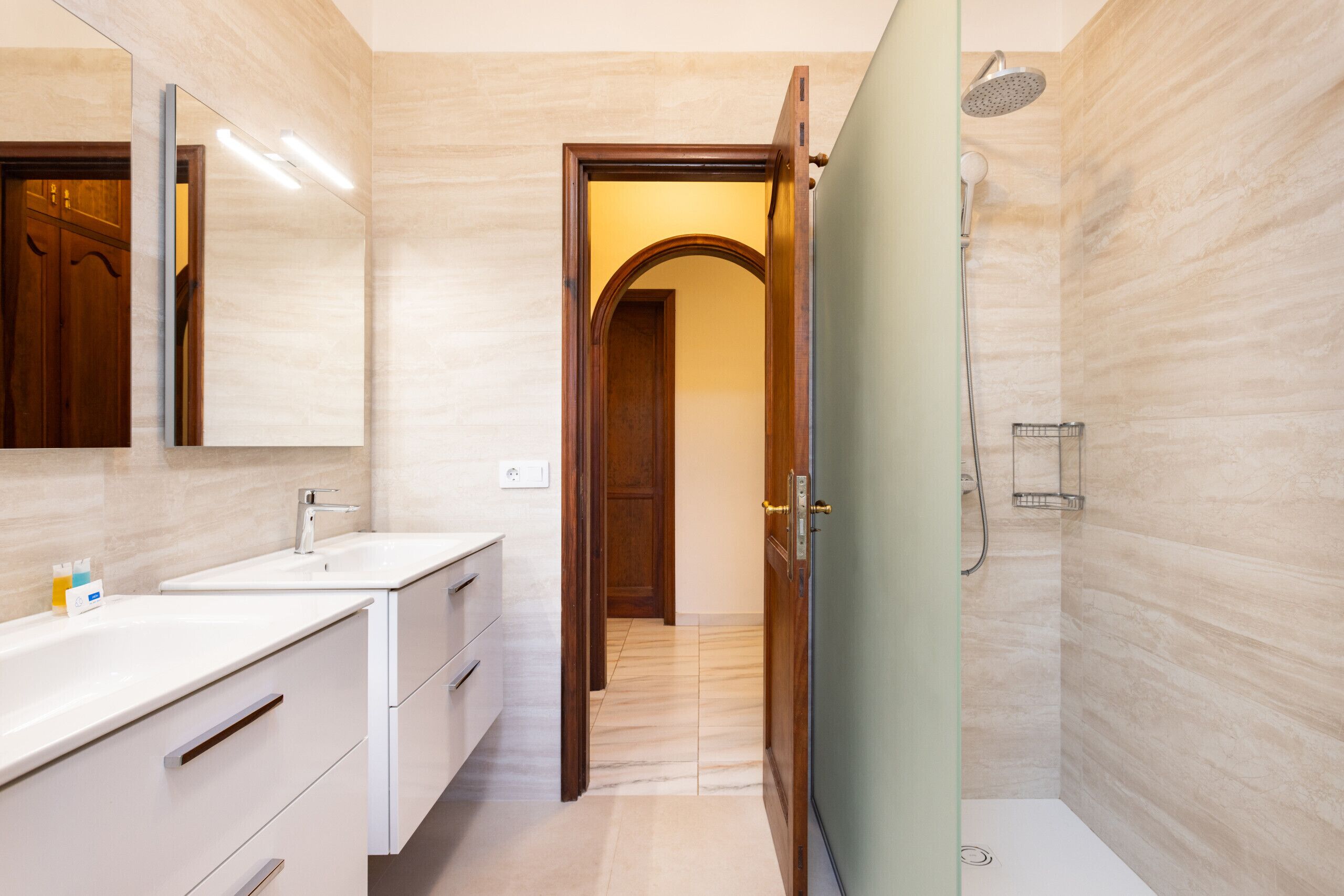 Bathtub, hair dryer, towels