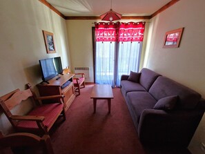 TV - 1-bedroom apartment for 4, 30m from slopes and shops, Valfréjus (Valfréjus)