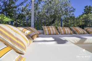 Kolam renang terbuka bermusim 