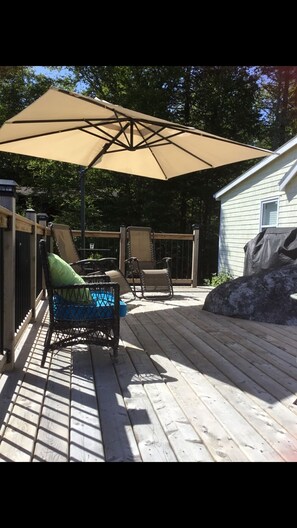 Terrace/patio - Ocean front cottage in the heart of Hubbards. (Hubbards)