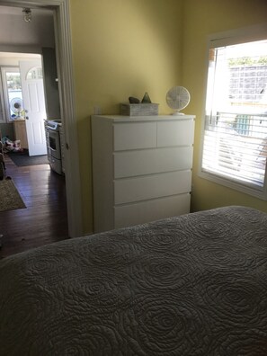 1 quarto, ferros/tábuas de passar roupa, acesso à internet