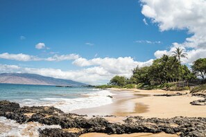 The complex is across the street from Kamaole Beach Park II - Beachfront Kihei condo with pool, hot tub and lanai summer deals (Kihei)