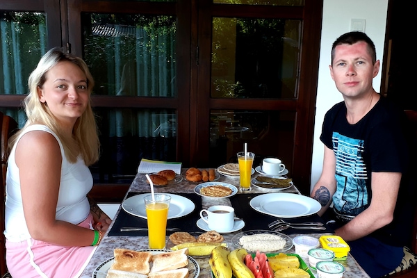 Café da manhã com pratos da culinária local grátis
