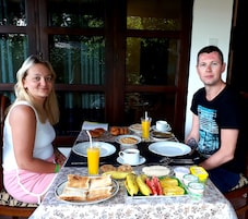 Free local cuisine breakfast